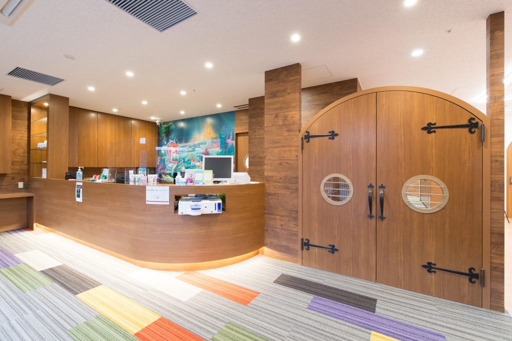 診療室入り口扉画像